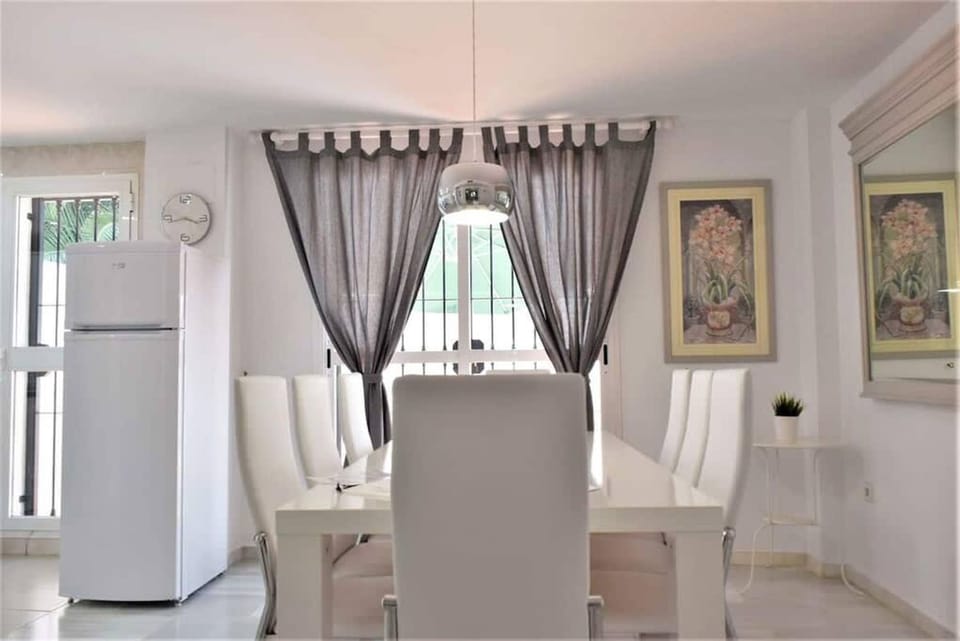 House | 4 bedrooms, Internet
