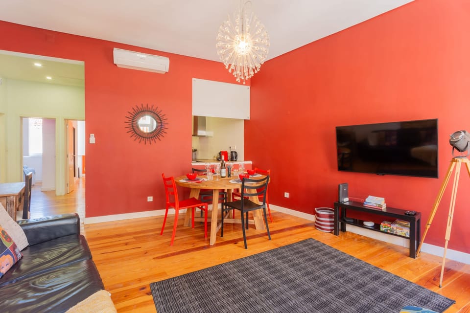 House | 4 bedrooms, desk, Internet