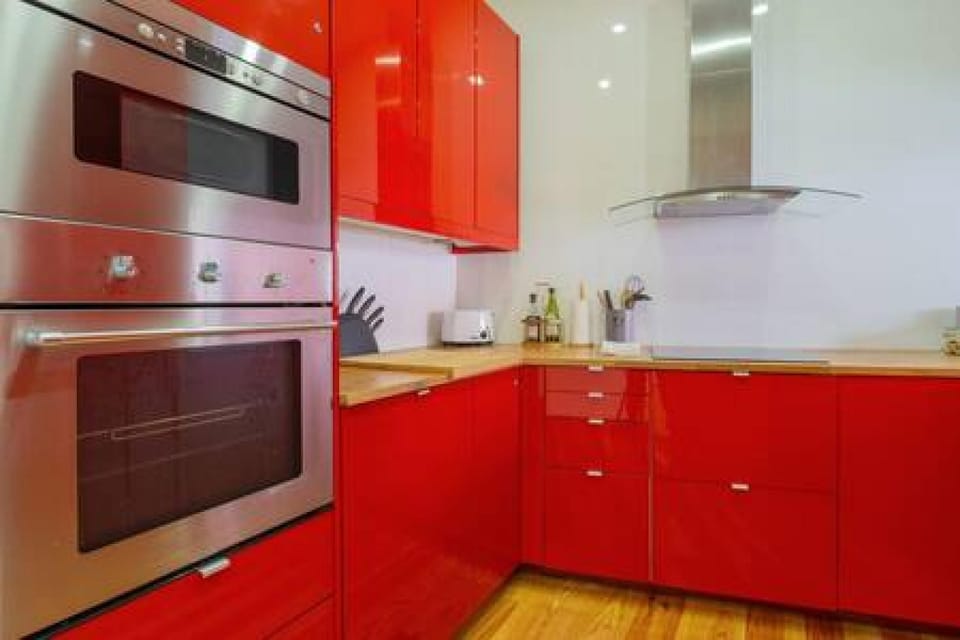 House | 4 bedrooms, desk, Internet