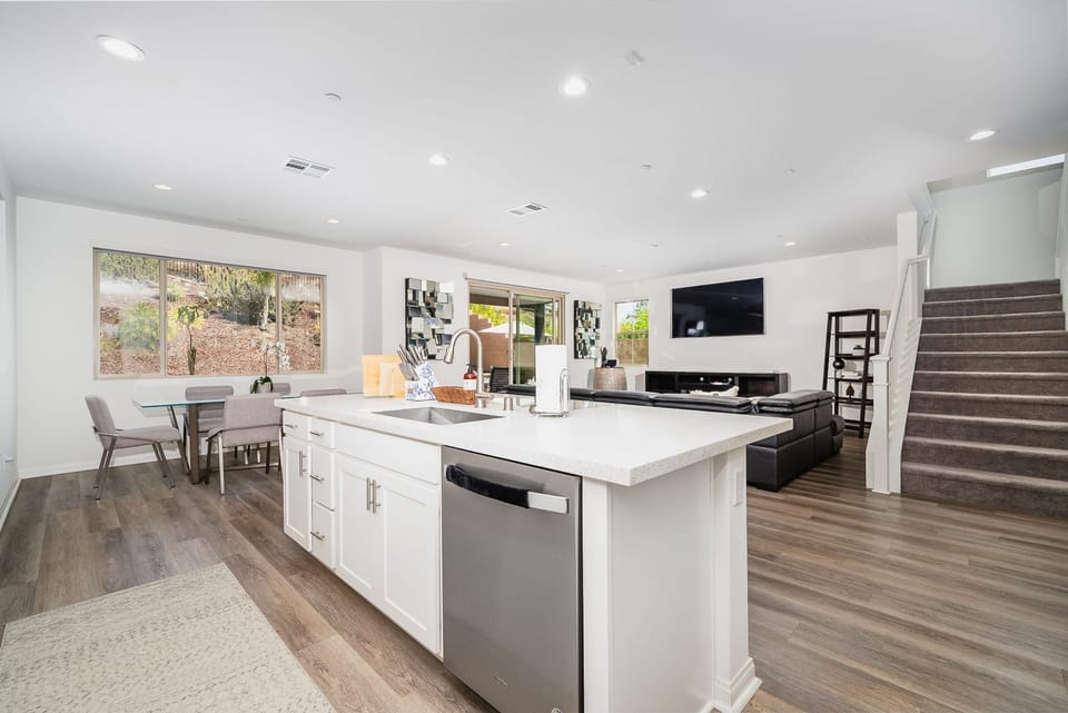 House | 5 bedrooms, high-speed internet
