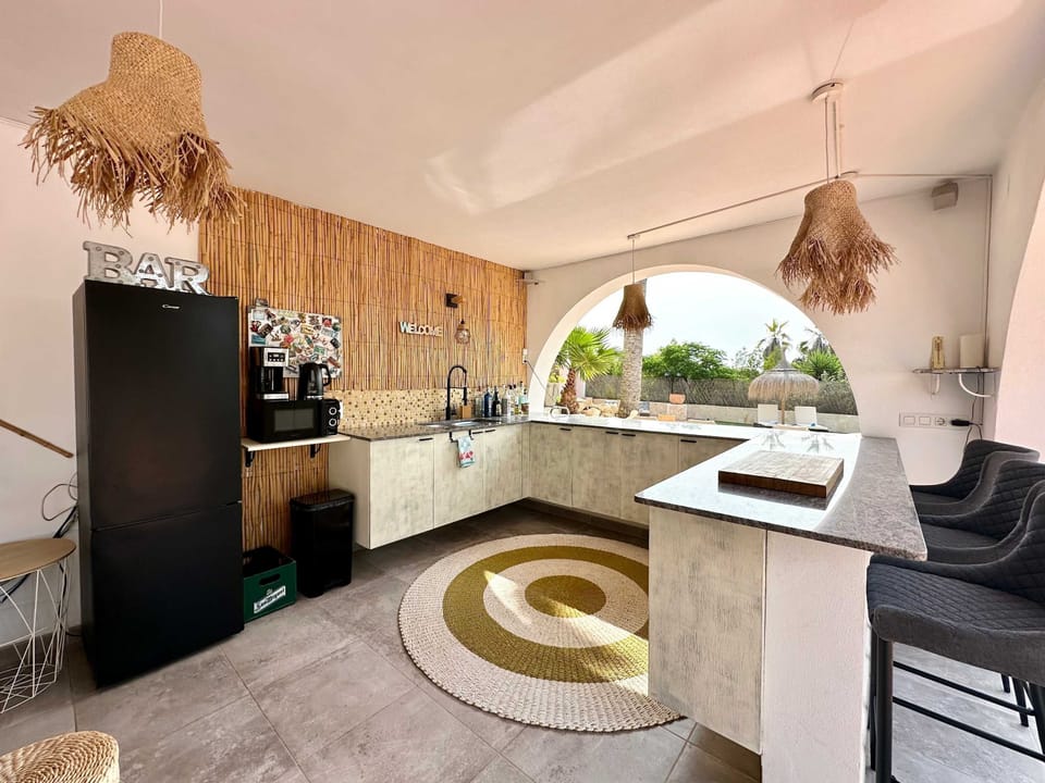 House | 5 bedrooms, high-speed internet
