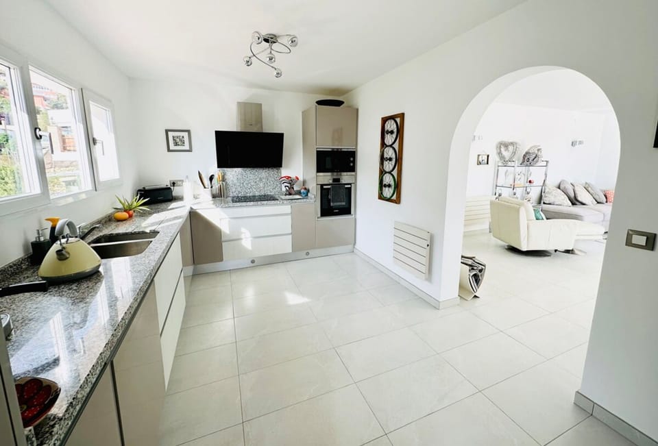 House | 4 bedrooms, high-speed internet