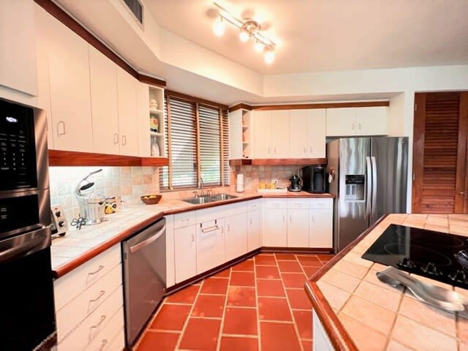 House | 3 bedrooms, desk