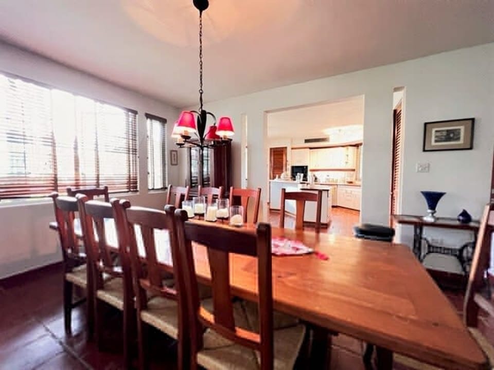 House | 3 bedrooms, desk