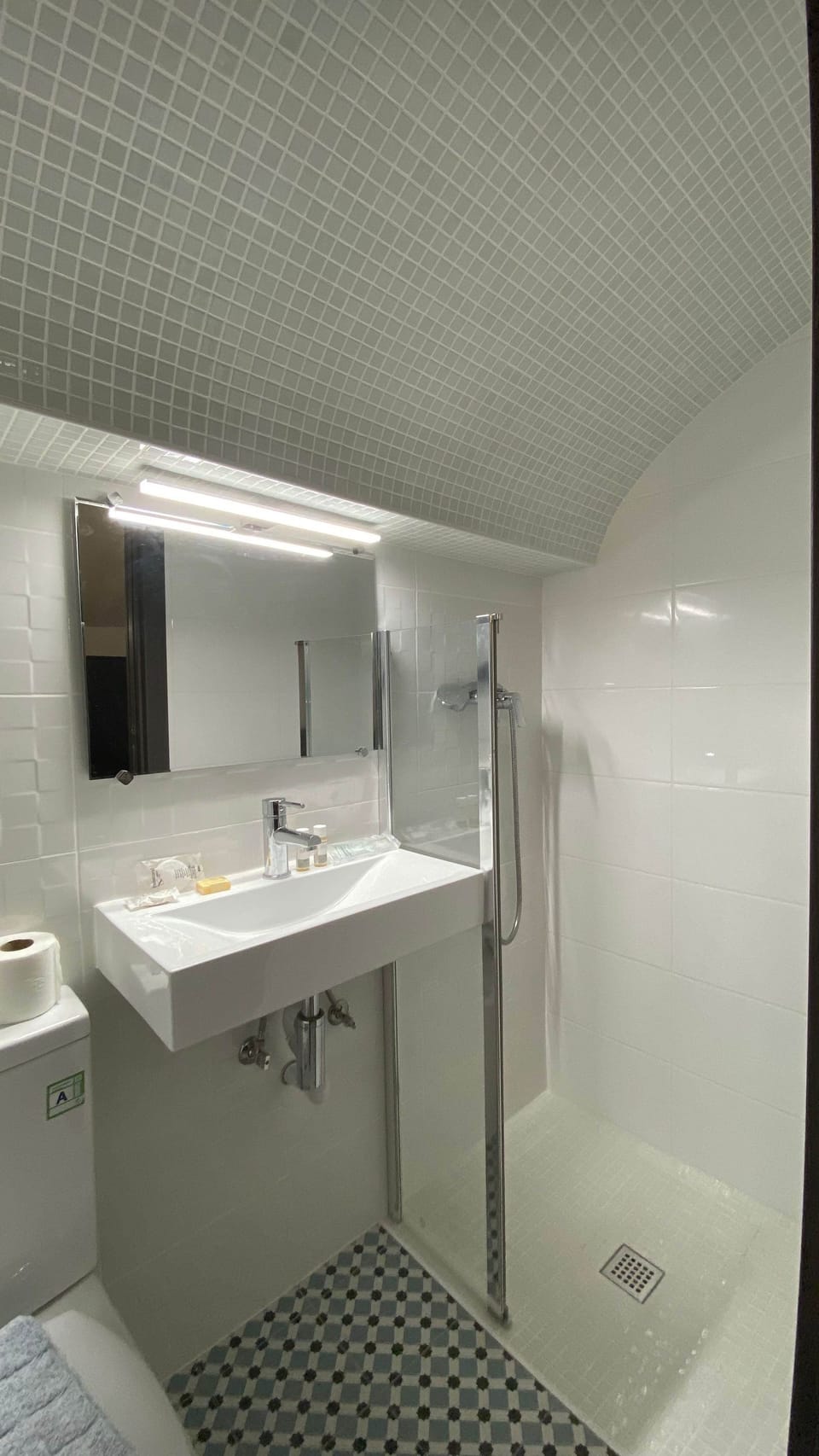 House | 1 bedroom, desk, soundproofing, Internet