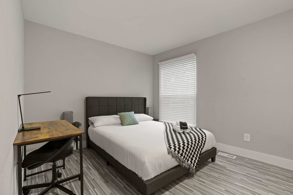 Spacious 2BR 1BA Haven - Perfect for Families Apartment in Rochester