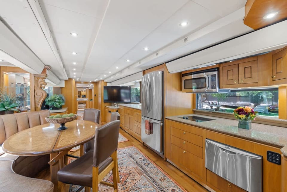 House, Smoking | Private kitchen