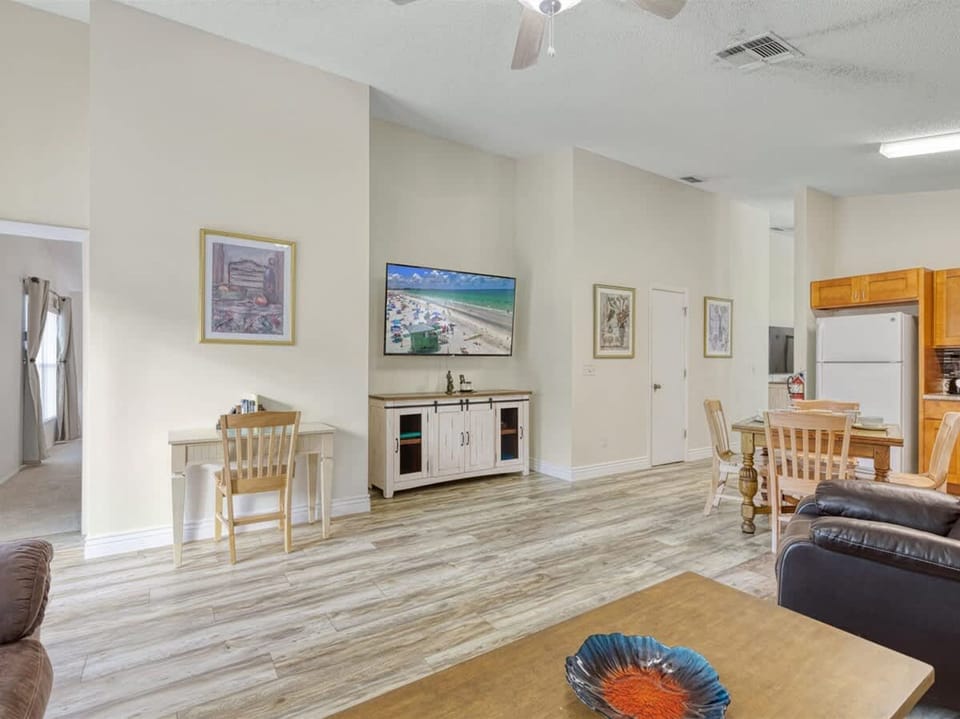 House | 4 bedrooms, high-speed internet