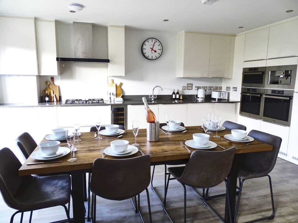 House | Private kitchen | Cookware/dishes/utensils