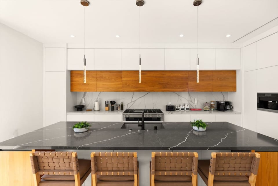 House | 4 bedrooms, desk