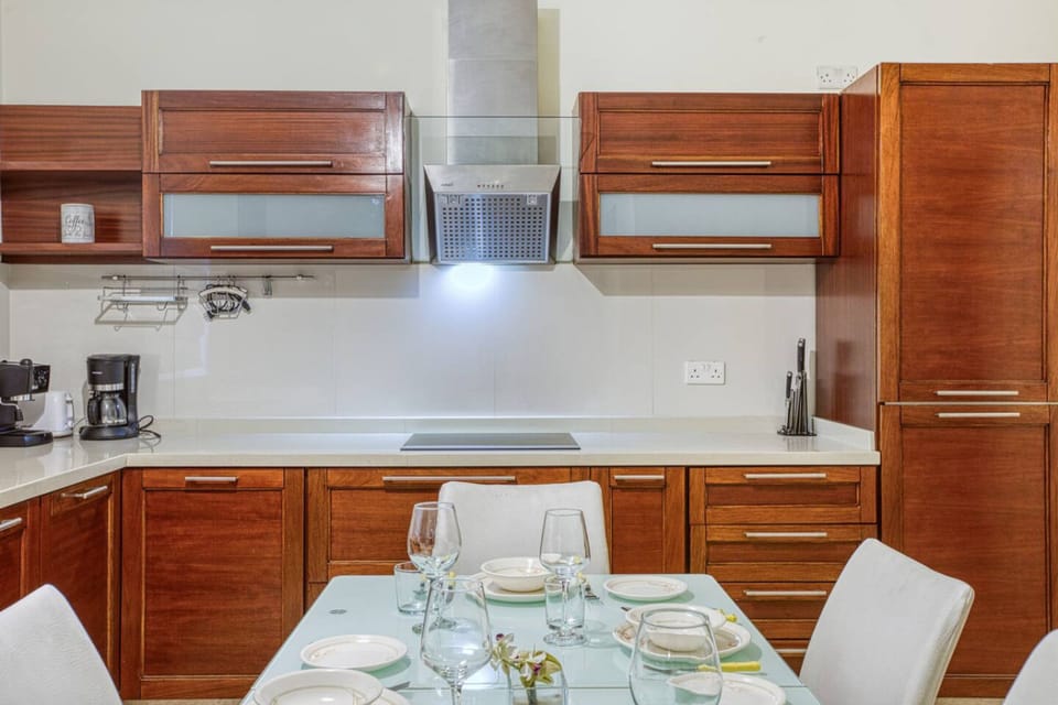 House | 4 bedrooms, desk