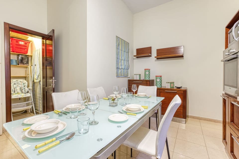 House | 4 bedrooms, desk