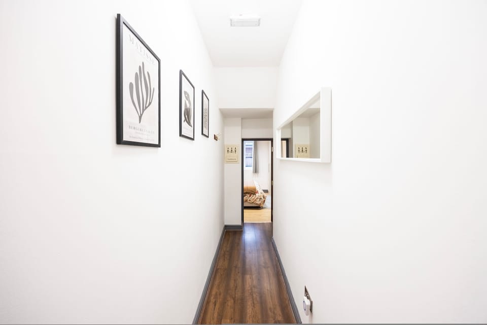 House | 3 bedrooms, desk