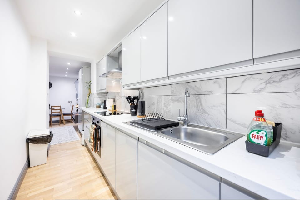 House | 3 bedrooms, desk