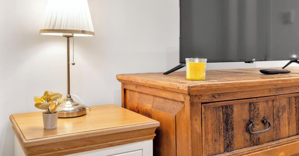 House | 3 bedrooms, desk