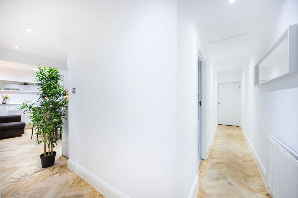House | 2 bedrooms, desk