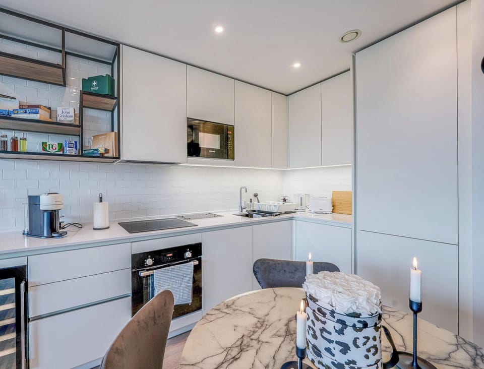 House | 2 bedrooms, desk