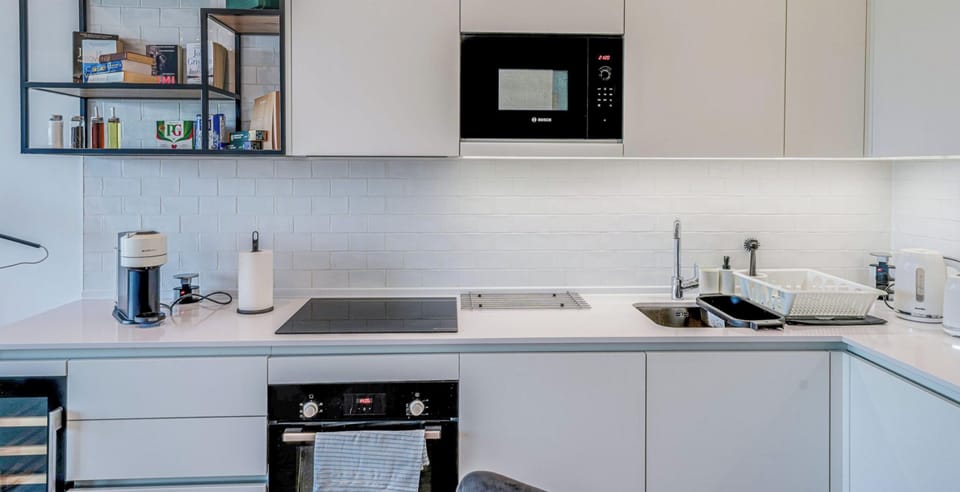 House | 2 bedrooms, desk