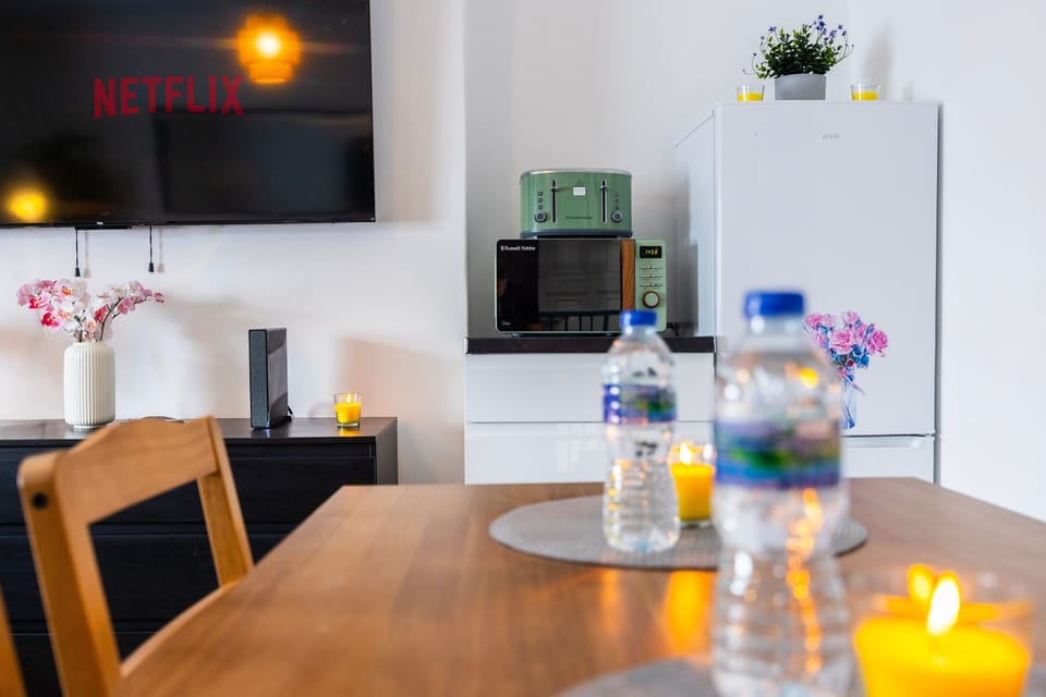 House | 2 bedrooms, desk