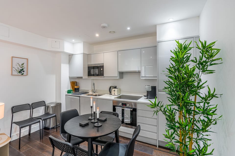 House | 1 bedroom, desk