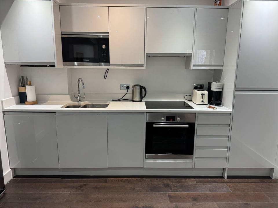 House | 1 bedroom, desk