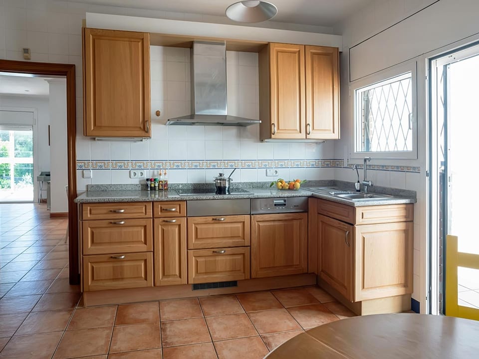 House | Private kitchen | Cookware/dishes/utensils