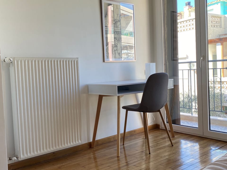 House | 4 bedrooms, desk