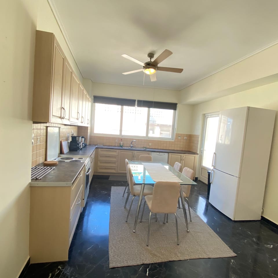 House | 4 bedrooms, desk