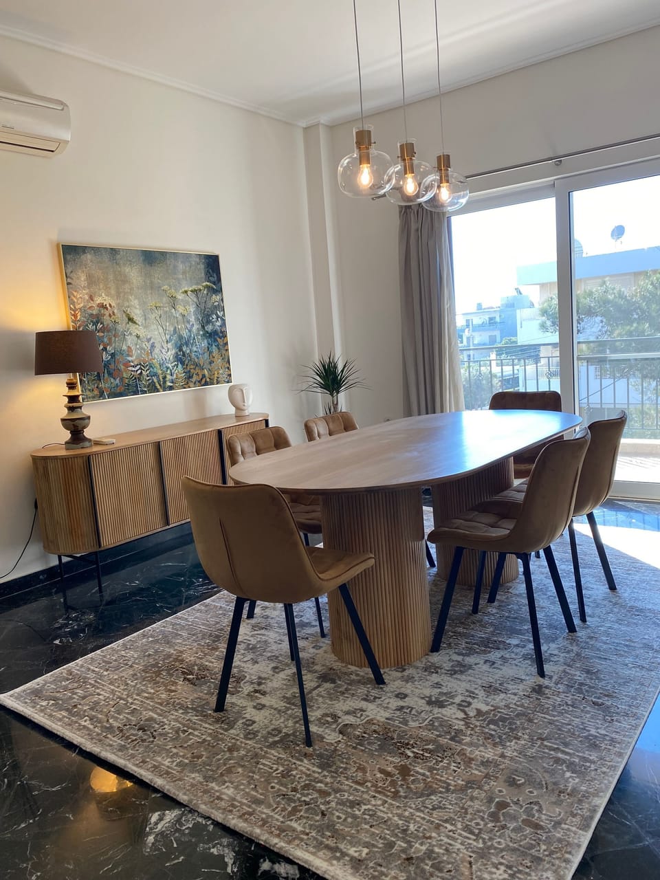 House | 4 bedrooms, desk