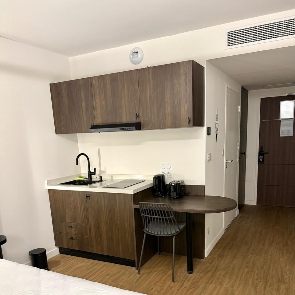 Classic Studio, Non Smoking | In-room safe, desk, laptop workspace, blackout drapes