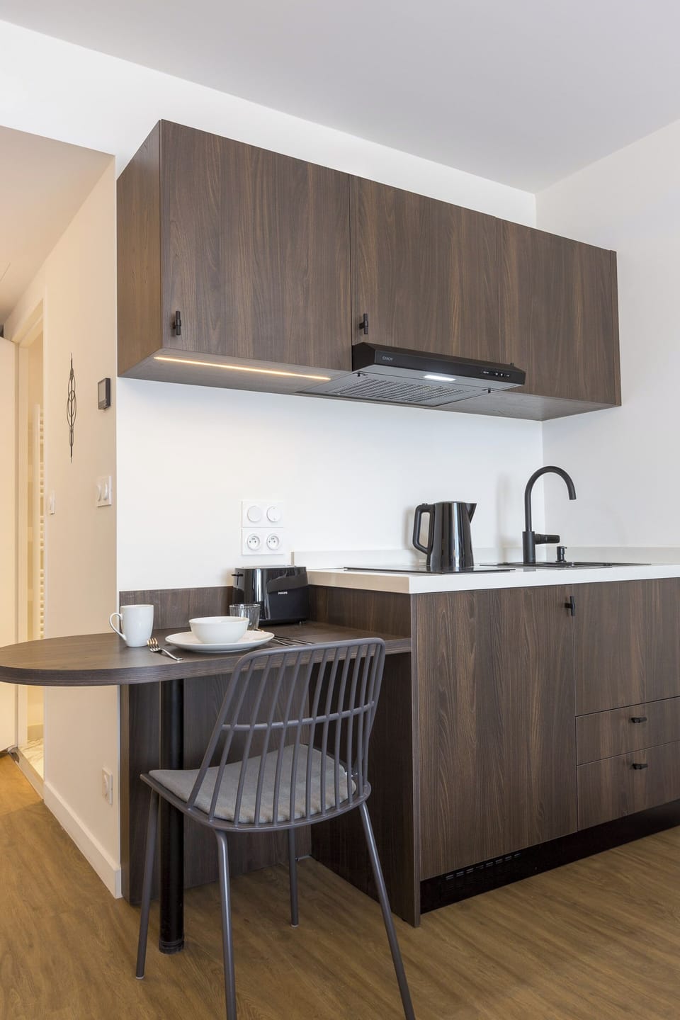 Classic Studio, Non Smoking | Private kitchen | Mini-fridge, microwave, stovetop, cookware/dishes/utensils