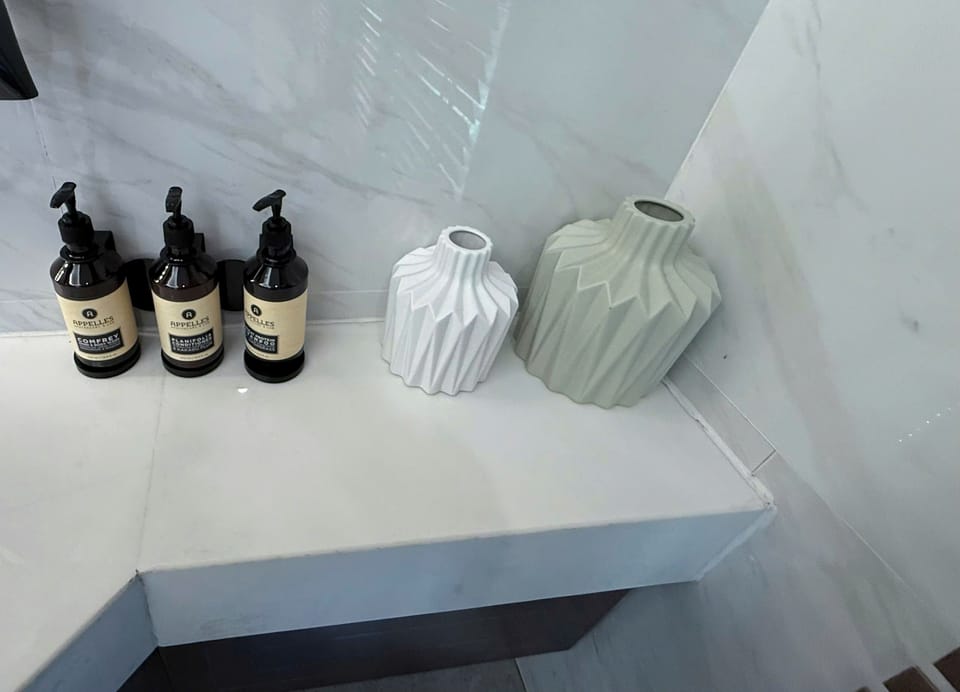 Quadruple Room | Bathroom | Bathtub, soap, shampoo, toilet paper