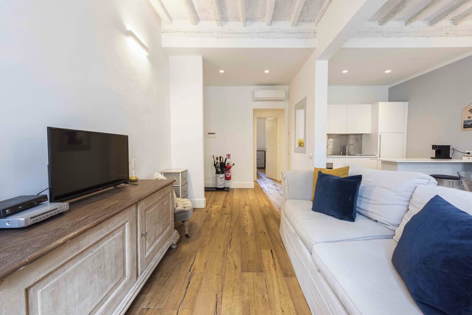 Comfort Apartment | Living area | Flat-screen TV