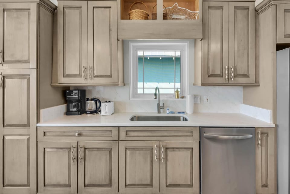 House, Multiple Beds (The Gulfview Grandeur) | Private kitchen | Oven, toaster