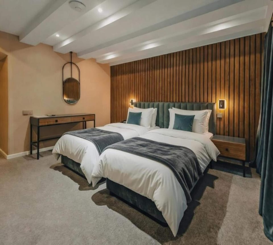 Comfort Triple Room | Premium bedding, in-room safe, blackout drapes, soundproofing