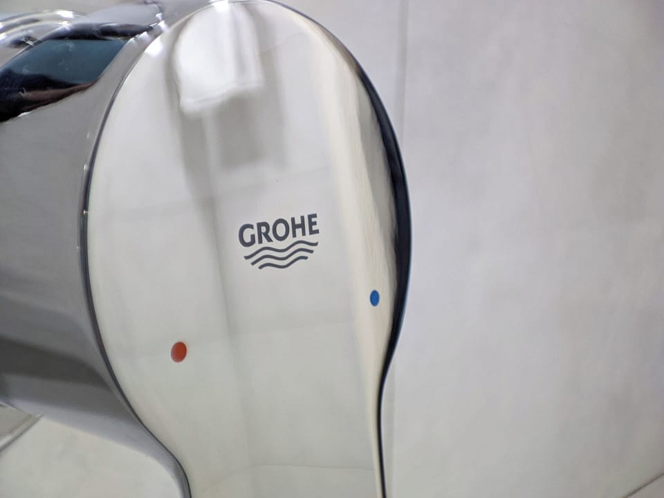 Economy Double Room | Bathroom | Shower, free toiletries, hair dryer, bathrobes