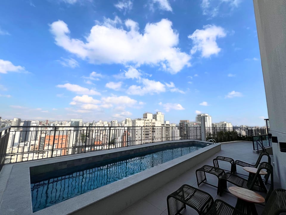 6 outdoor pools