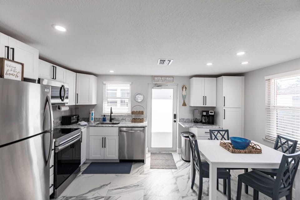 05 Dining & Kitchen