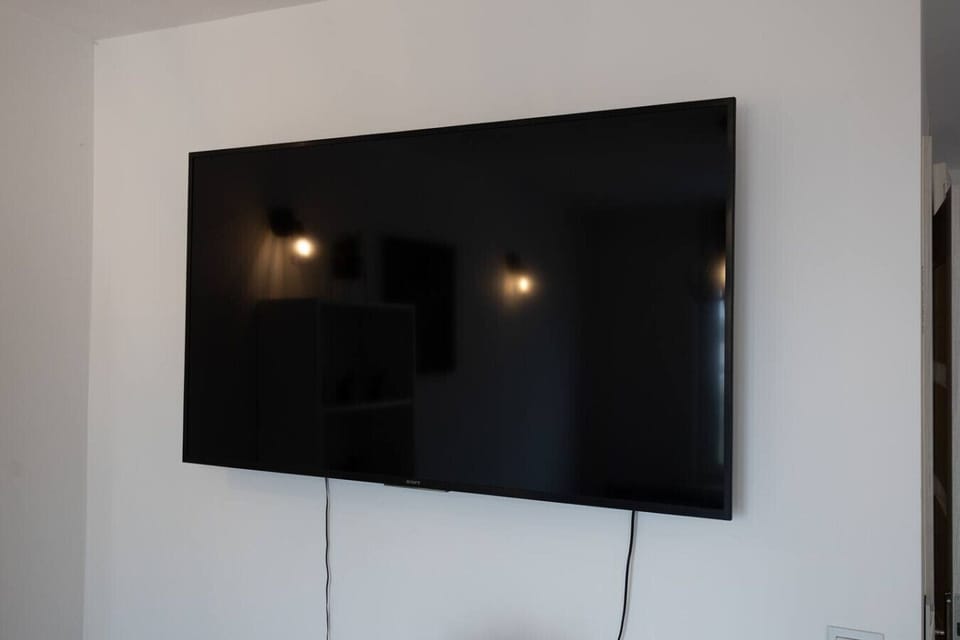 Wall-Mounted Smart TV for Your Entertainment | Book Now with RENTUJEMY.COM