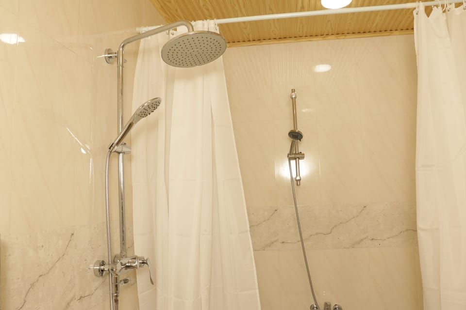 Family Triple Room | Bathroom | Combined shower/tub, free toiletries, hair dryer, slippers