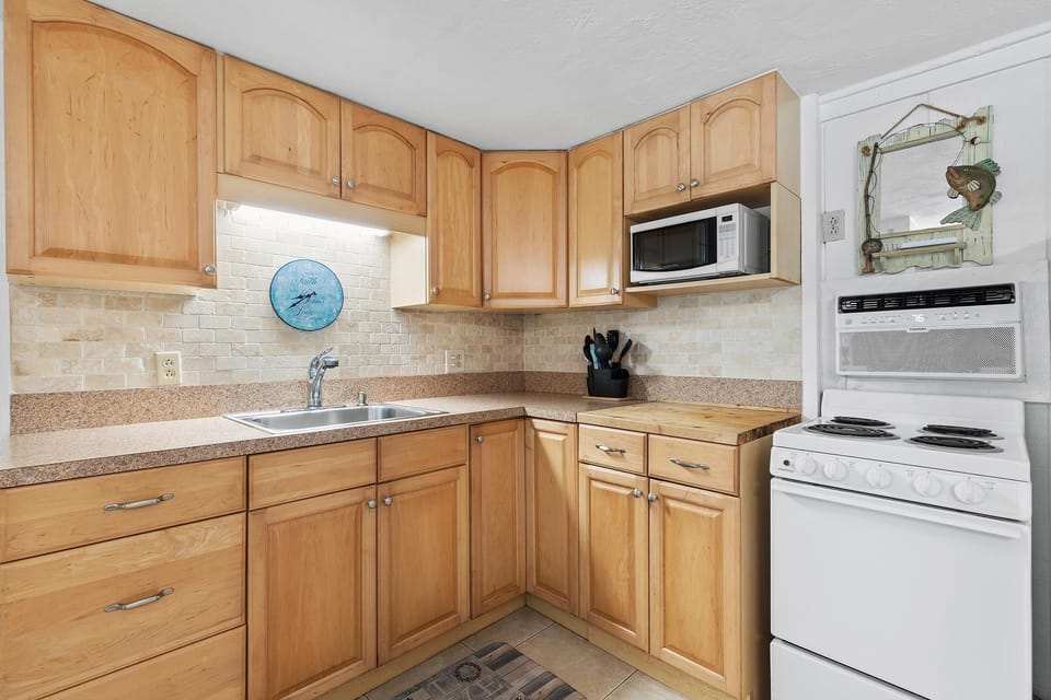 House, 1 Queen Bed with Sofa bed (Son and Sand) | Private kitchen | Oven