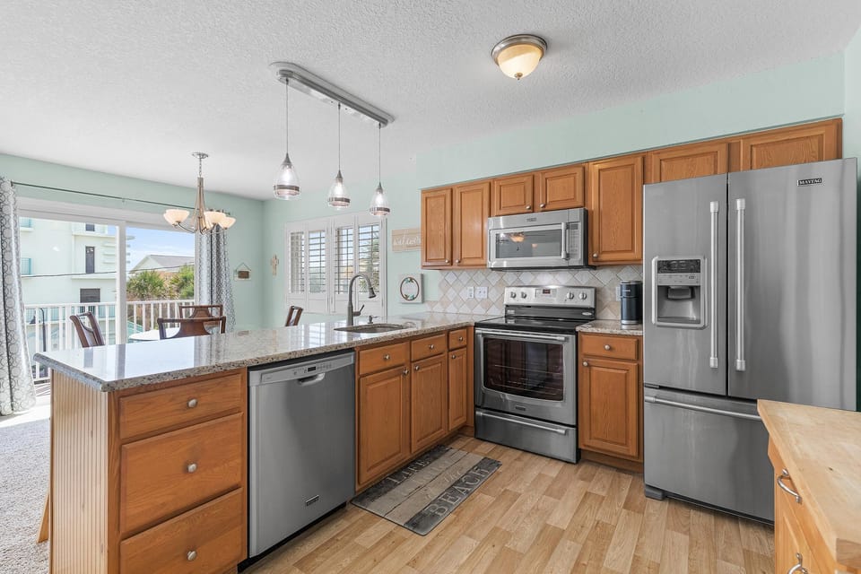 House, Multiple Beds (Son and Surf) | Private kitchen | Oven