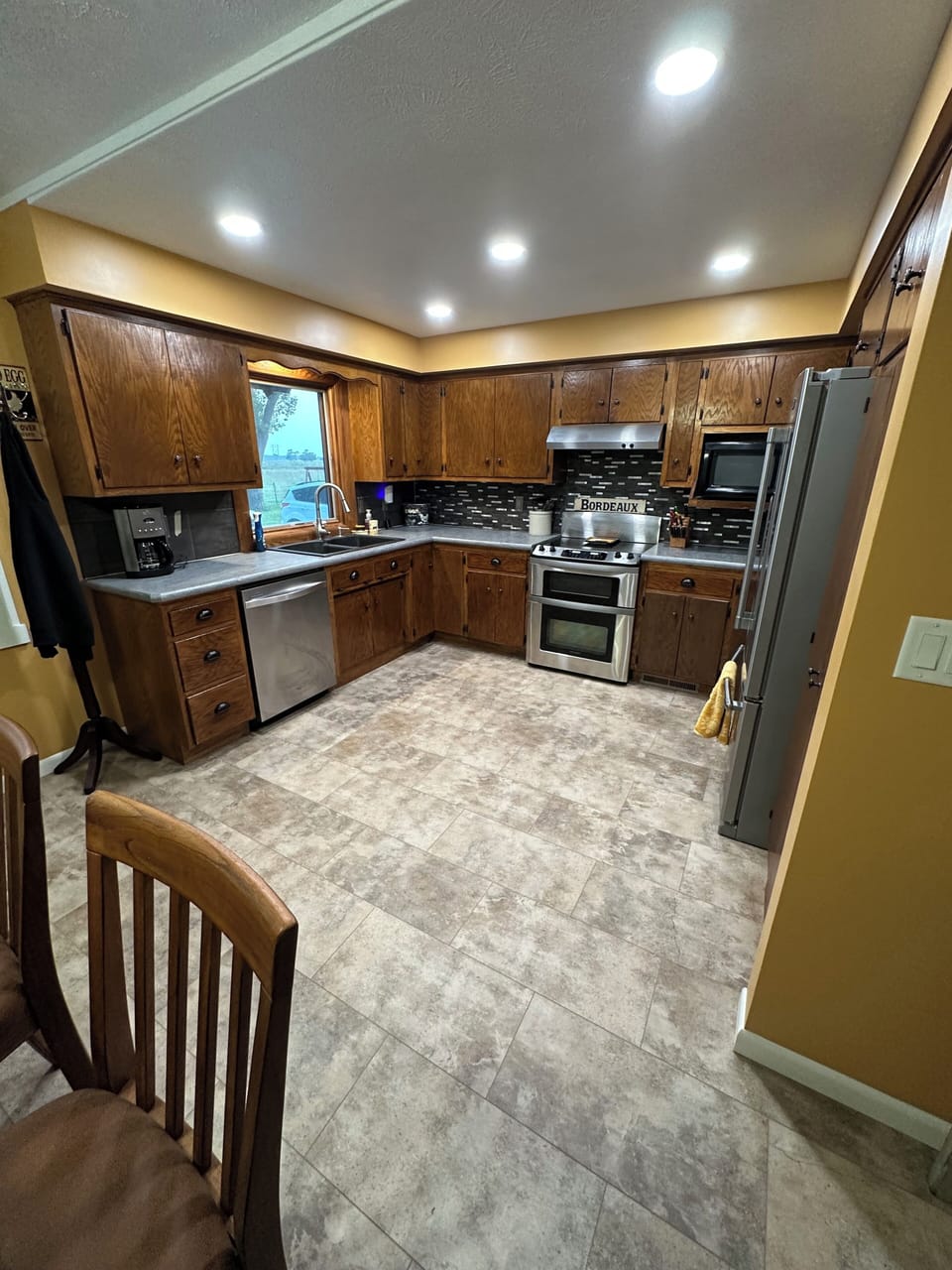 Kitchen set up complete with everything you need to prepare your meals.