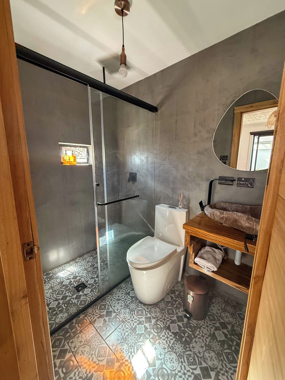 Classic Studio Suite, City View | Bathroom | Shower, towels, soap, shampoo