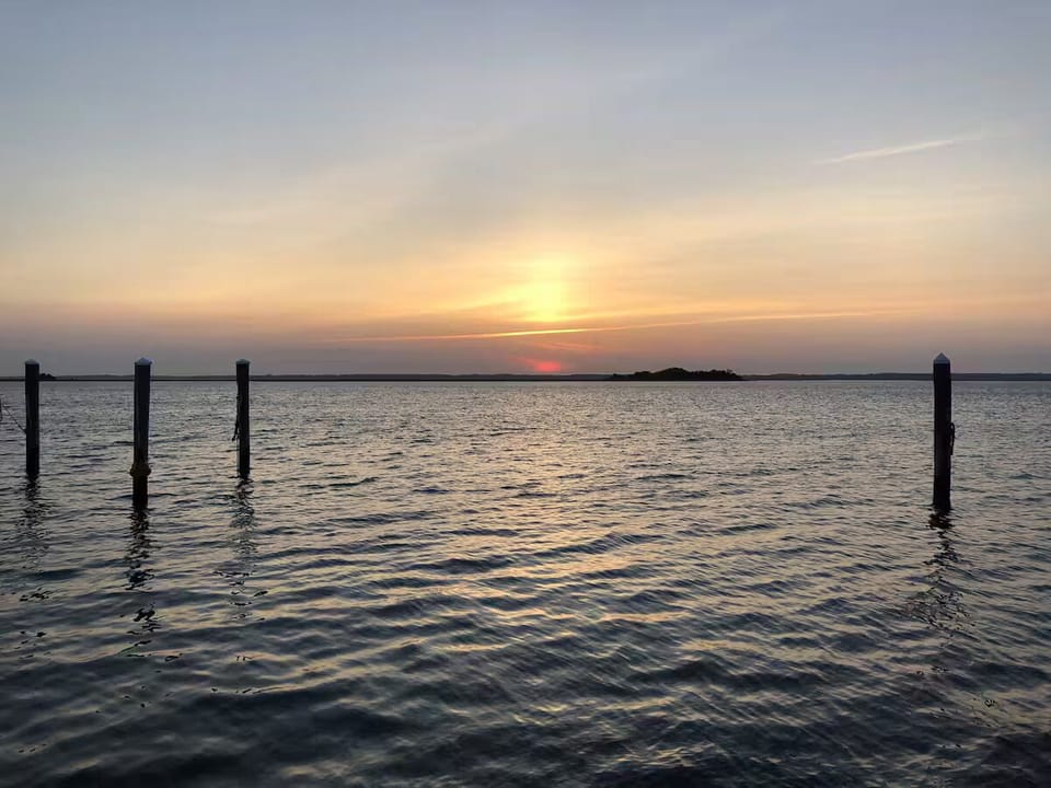 An easy walk to the bay for sunset!