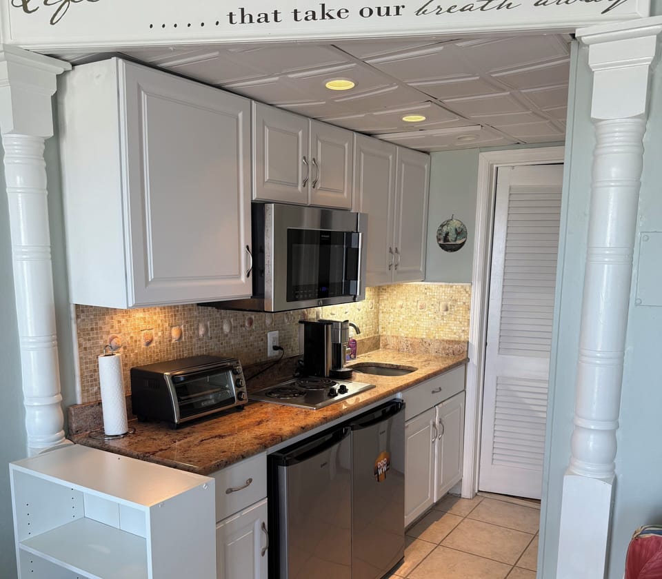 A relaxing vacation! Toaster oven, microwave, k-cup brewer and two burner stove.