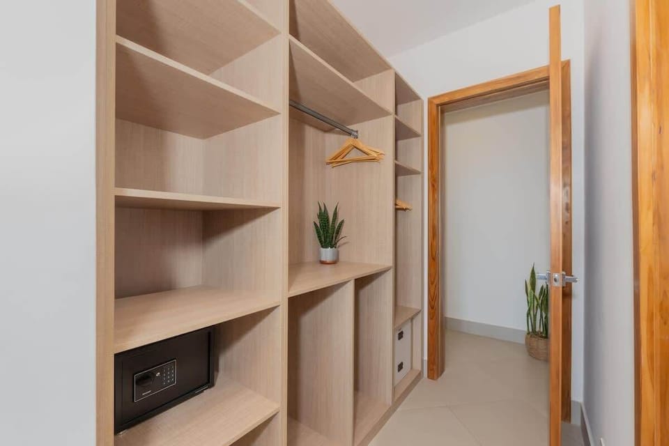 Walking closet