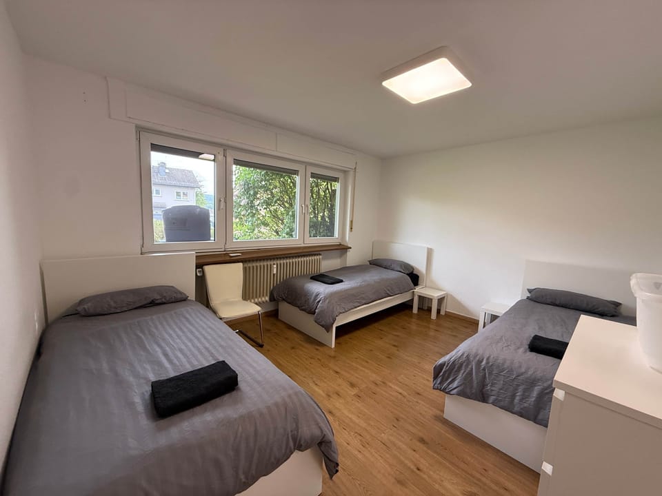 Schlafzimmer 3 Einzelbetten 90x 200 cm