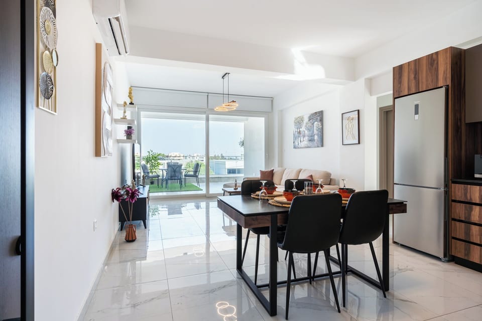 Apartment, 2 Bedrooms, Kitchen, City View | In-room dining