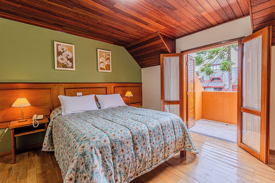 Superior Twin Room | In-room safe, laptop workspace, WiFi (free), bed sheets